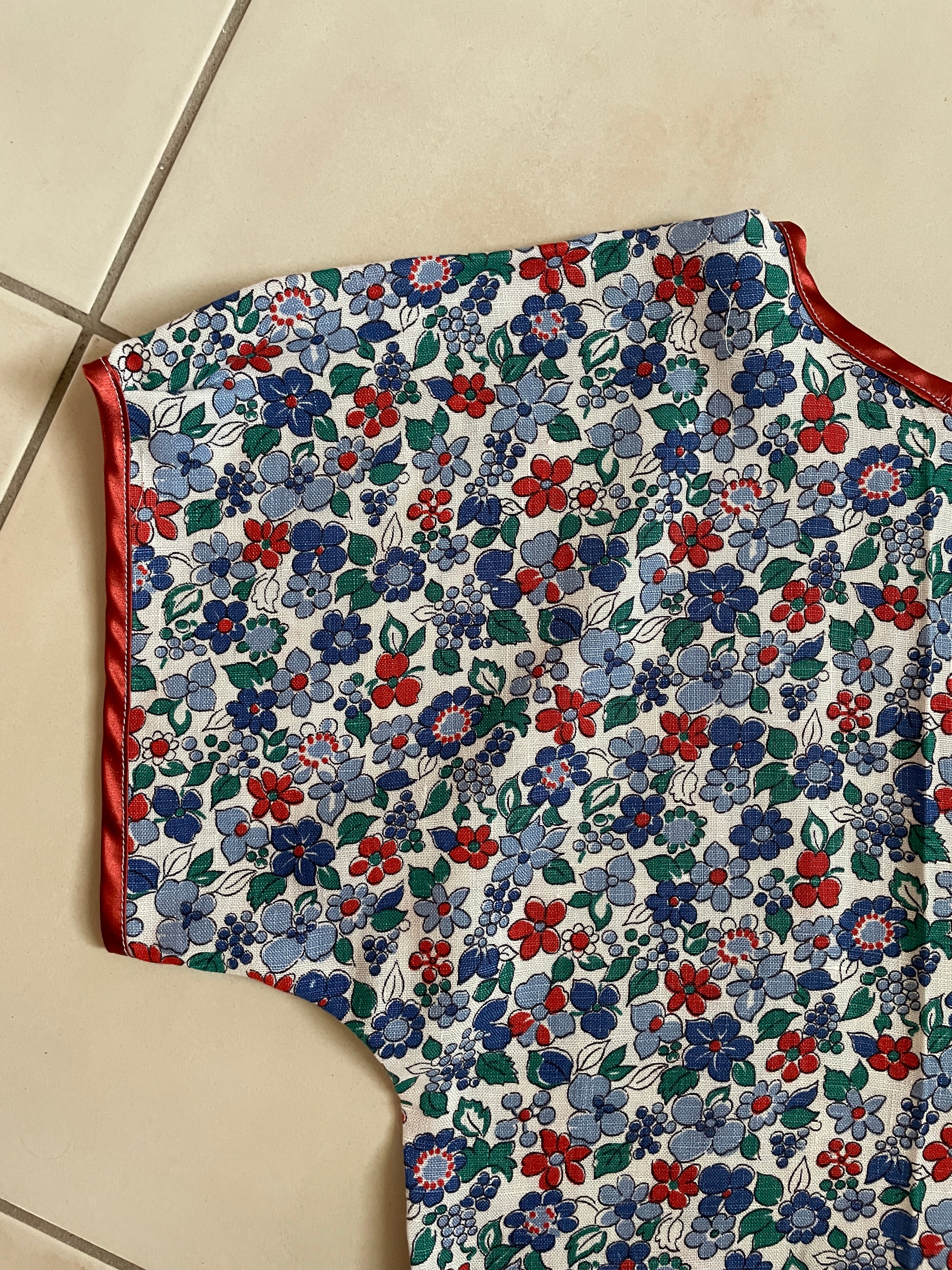 Floral-patterned garment 