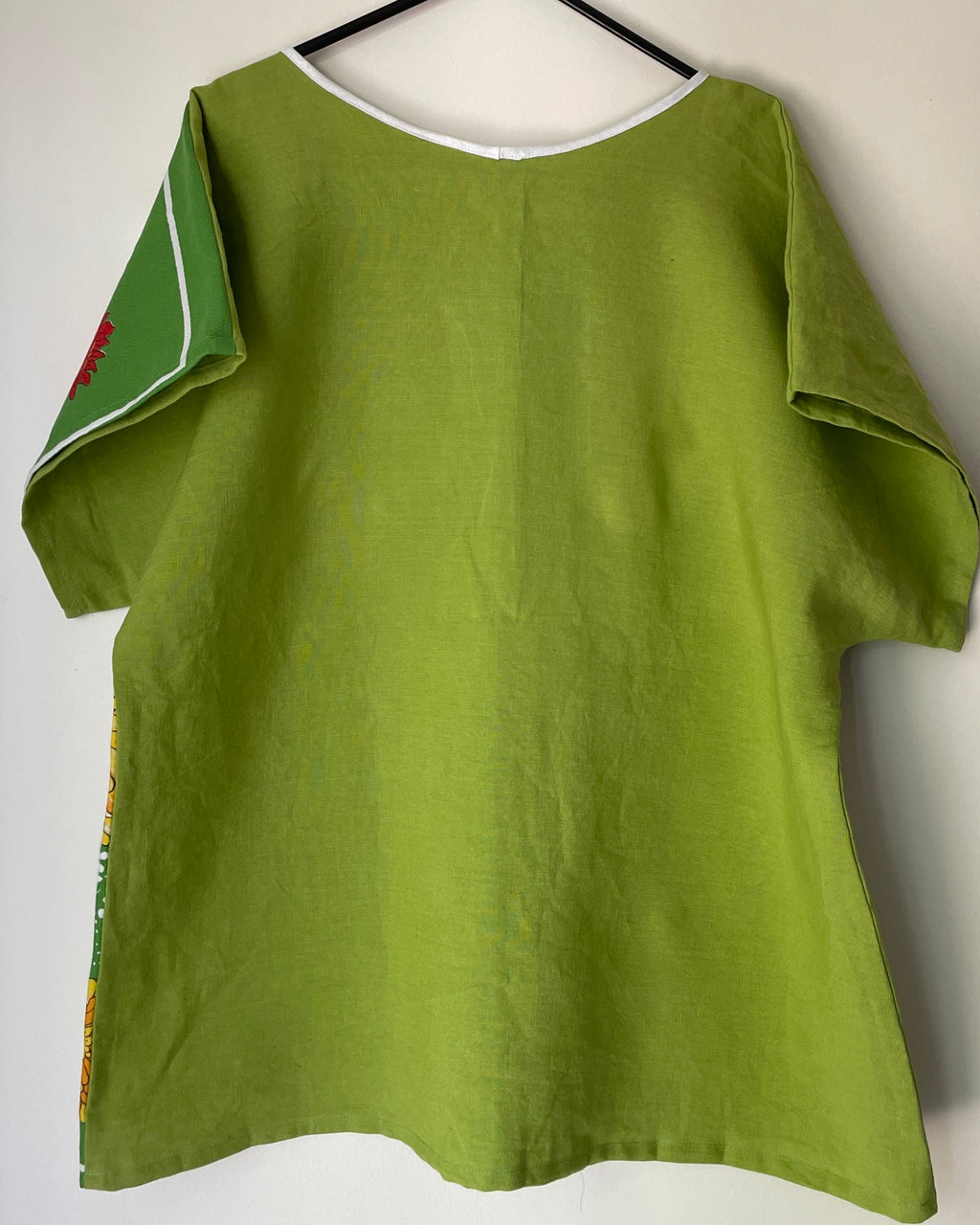 Upcycled Tea-towel T-shirt | Floral green | Sustainable Fashion