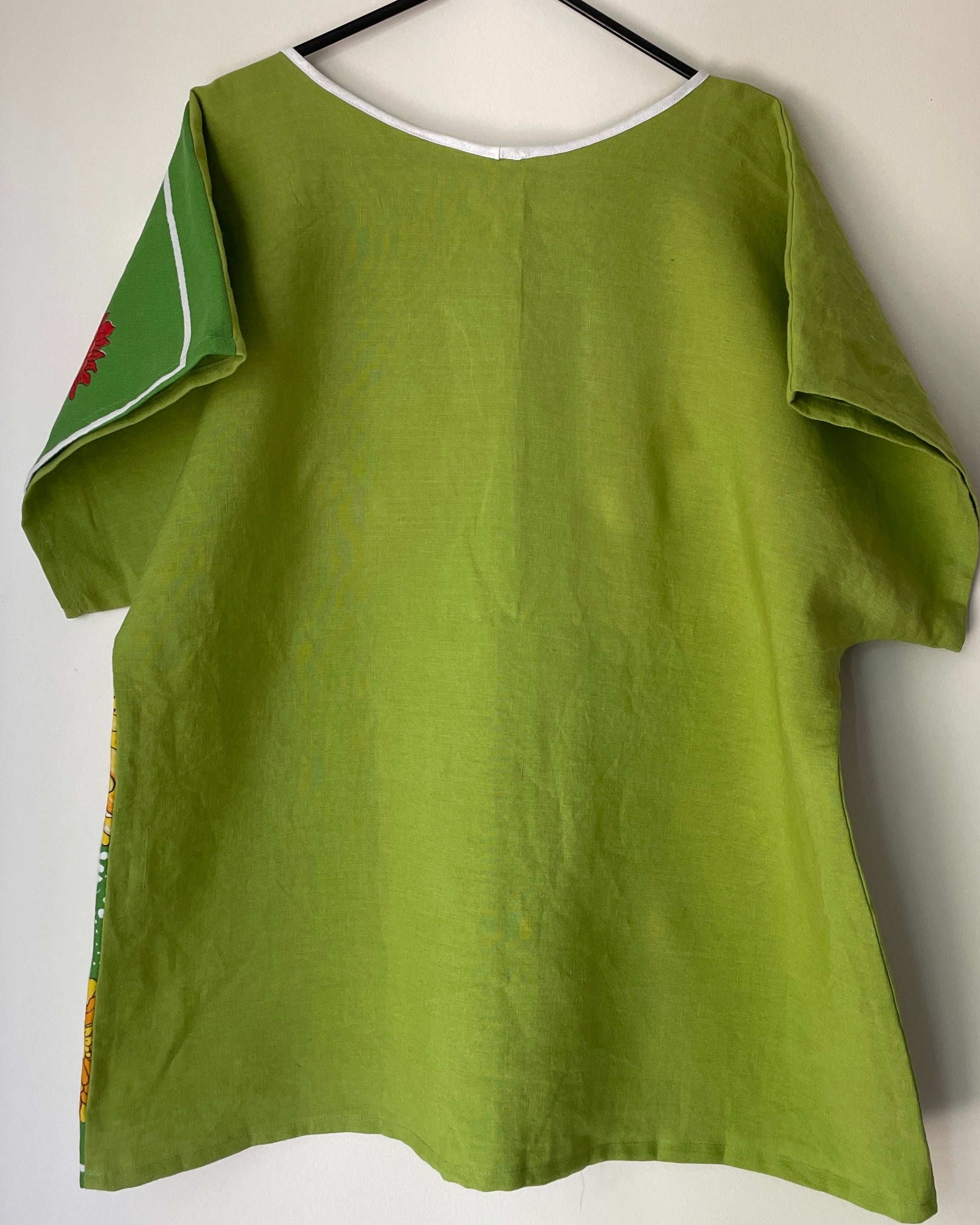 Upcycled Tea-towel T-shirt | Floral green | Sustainable Fashion
