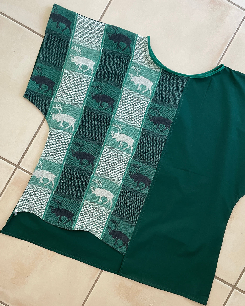 Green blouse with a pattern of moose
