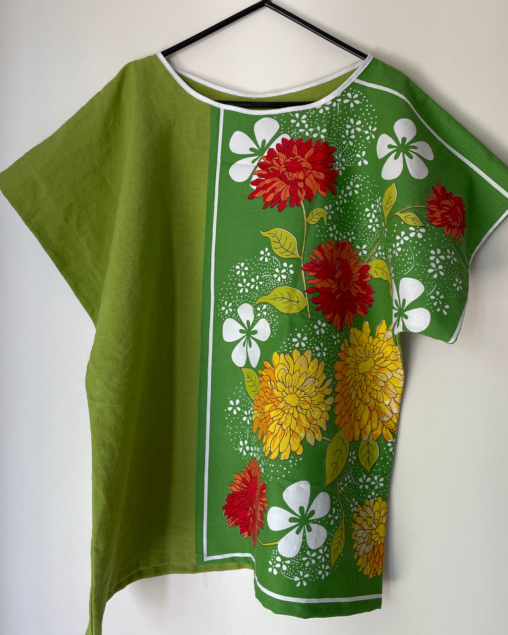 Upcycled Tea-towel T-shirt | Floral green | Sustainable Fashion
