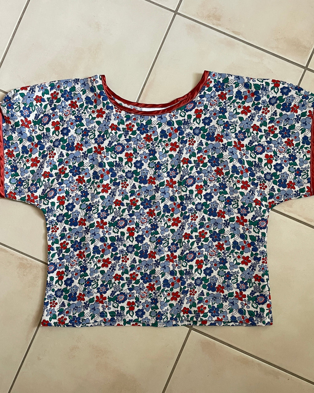 Floral-patterned top 