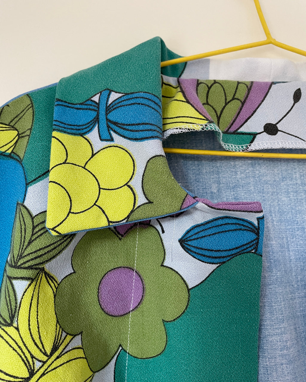 Upcycled Jacket with collar | Bright retro pattern | Sustainable Fashion