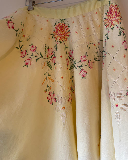 Embroidered fabric with floral patterns 