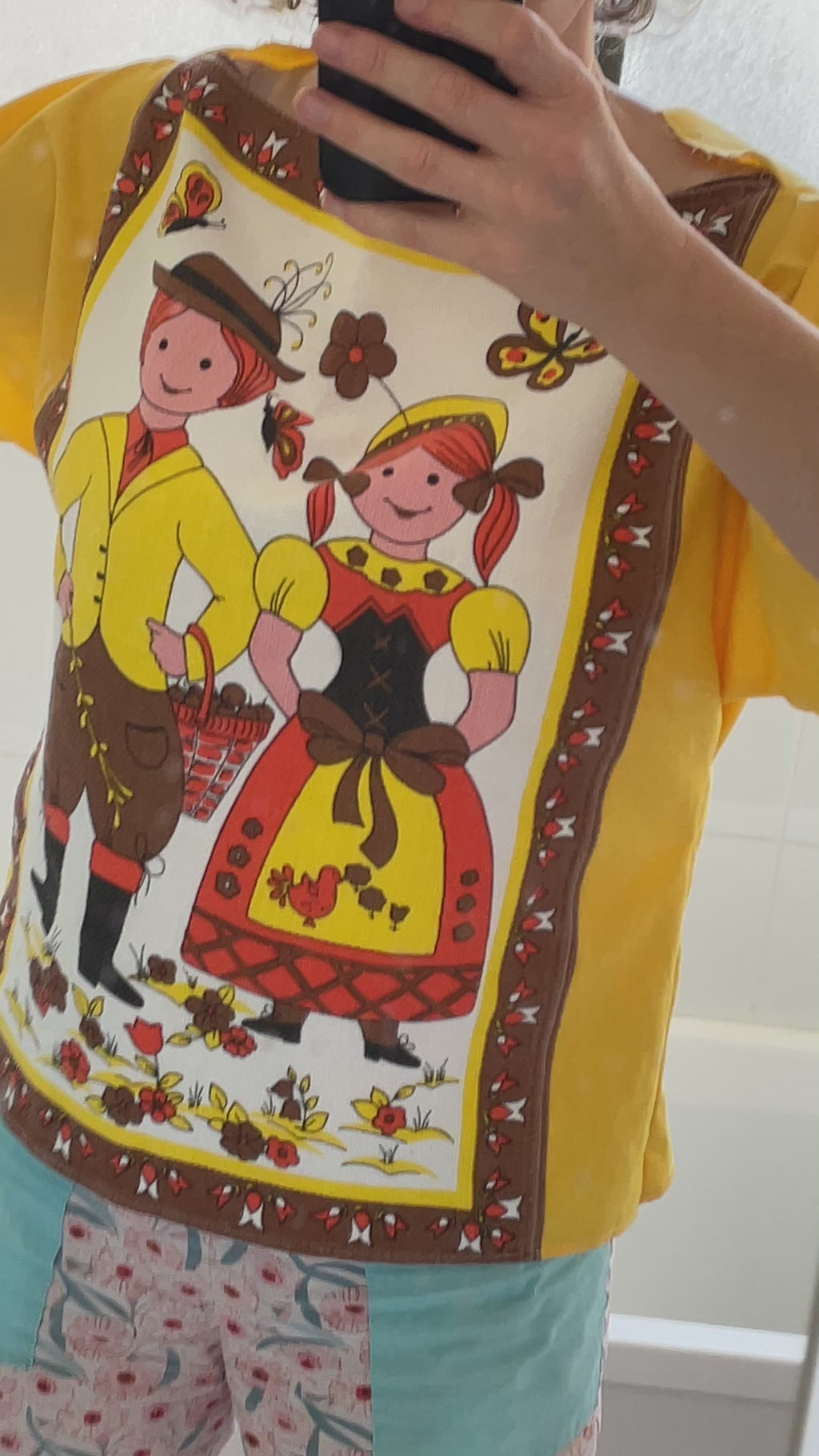 Upcycled Tea-towel T-shirt | Dancing couple | Sustainable fashion